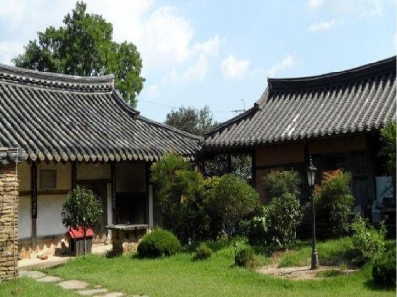 Goseong Choi Pilgan'S Old House Hotel Exterior photo
